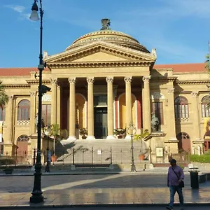 Benvenuti Al Massimo , Palermo Italia